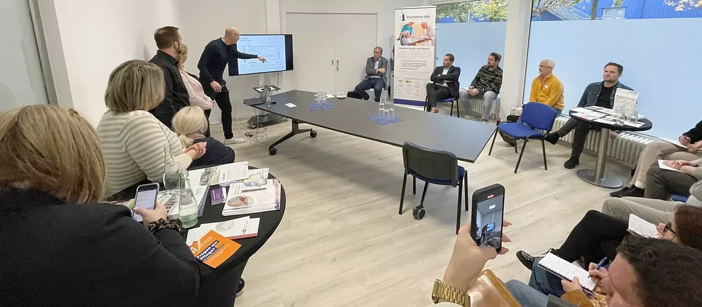 Teilnehmende der IPReG-Fachveranstaltung im Workshop im GesundZentrum