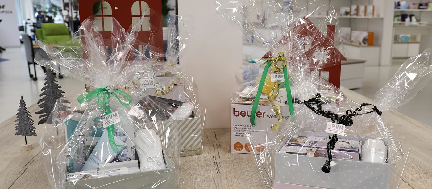 Verpackte Geschenke auf Omas Geschenketisch in der PVM-Ausstellung