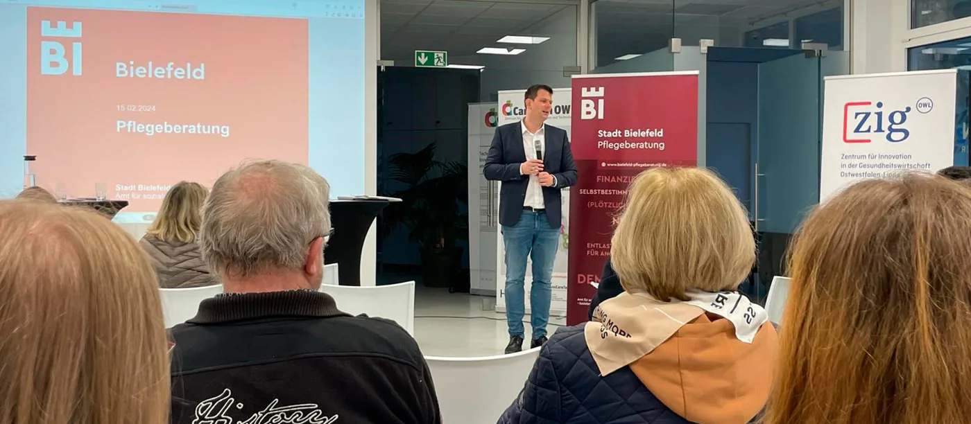 Publikum beim Infoabend zur Pflegeberatung im GesundZentrum