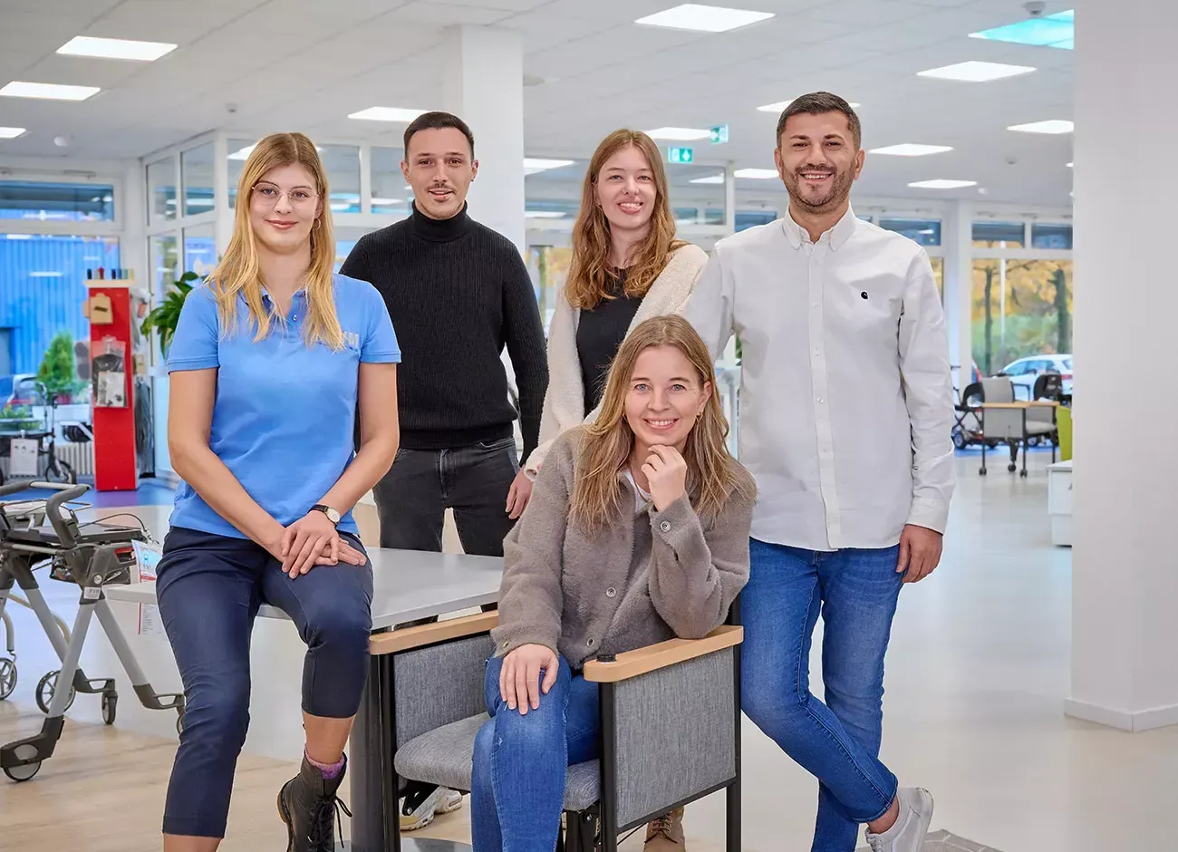 Das Innendienst-Team von PVM in der Ausstellung